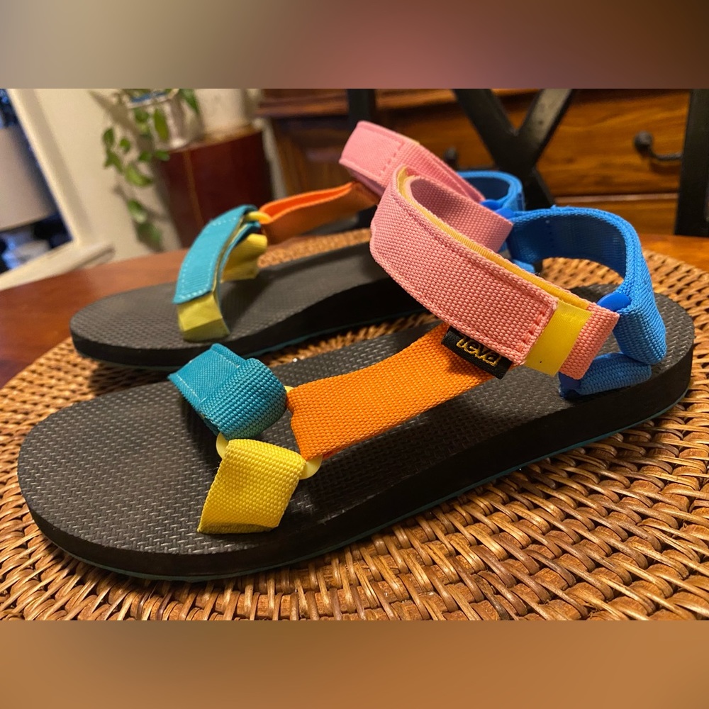 Teva Woman’s Sandal Size 8 Multi Color Hook and Loop Adjustable